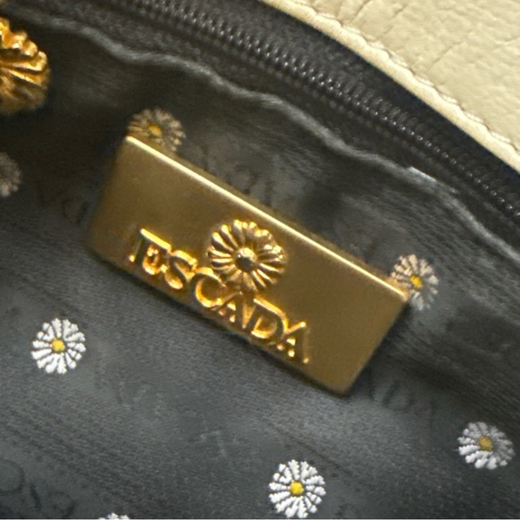 Escada Cream Leather Bag with Gold Chain flower detail - Picture 8 of 15